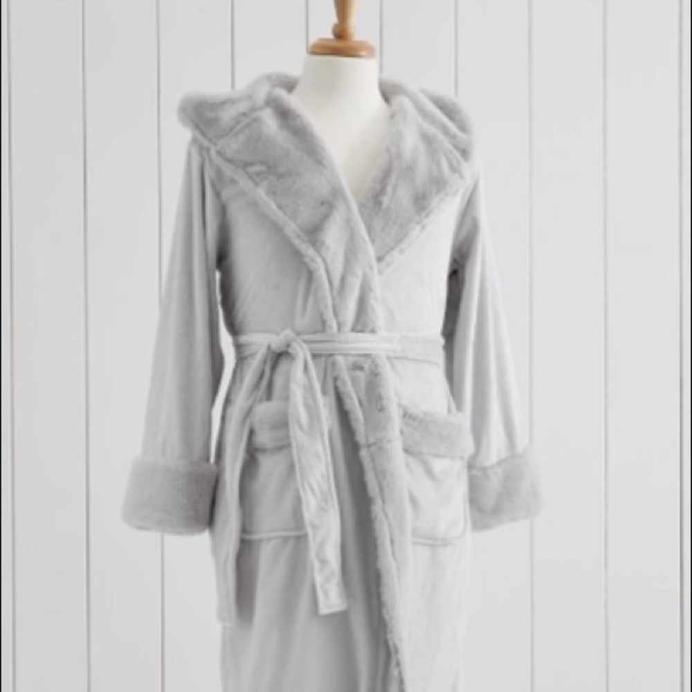 NWOT Pottery Barn Gray Hooded Alpaca Faux Fur Robe